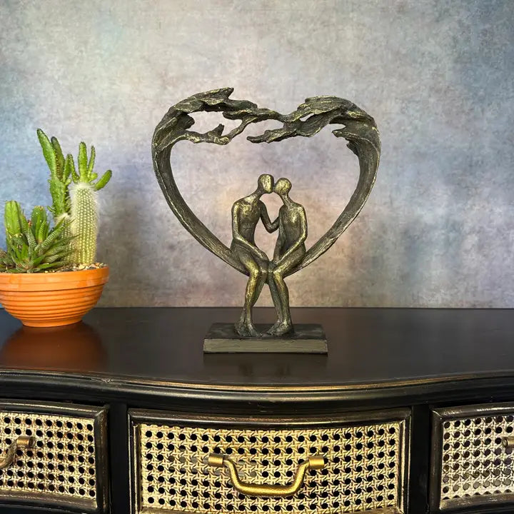 Sitting Couple Under Heart Tree - 26cm